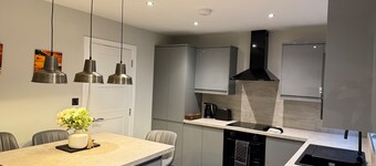 Rochester Apartment-sleeps 4-free Parking