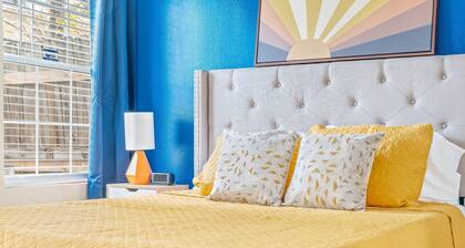 Dallas Retro House King Bed Backyard