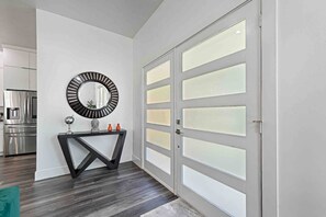 House - Downtown Modern Oasis King Bed Huge Backyard (Dallas)