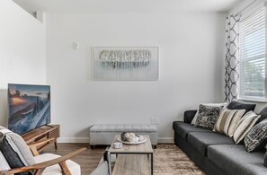 1 bedroom, Internet - Downtown Modern Bungalow (Dallas)