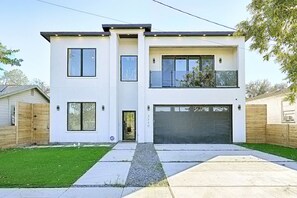 บ้านพัก, พร้อมสิ่งอำนวยความสะดวกสำหรับผู้พิการ | 5 ห้องนอน