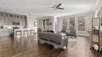 House | 5 bedrooms, Internet