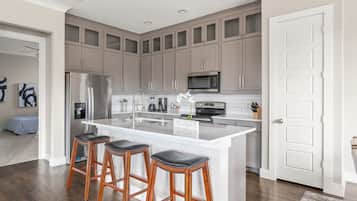 House | 5 bedrooms, Internet