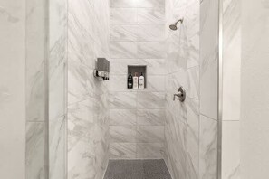 House | 5 bedrooms, Internet - Trinity Groves Retreat Large Modern 5 BR Home (Dallas)