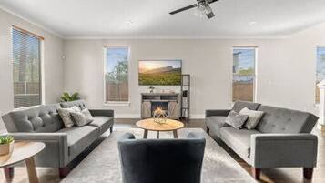 Casa | 5 quartos, acesso à internet de alta velocidade