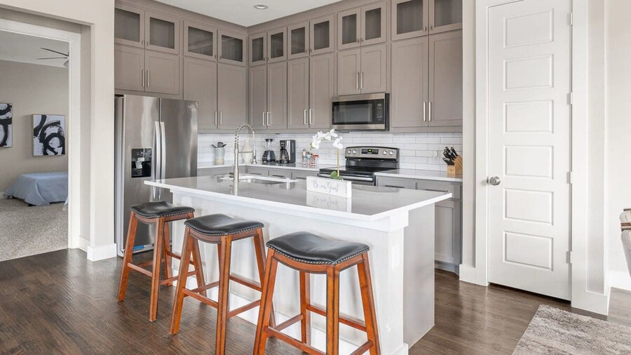 Trinity Groves Retreat Large Modern 5 BR Home