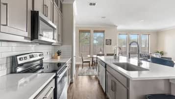 House | 5 bedrooms, Internet