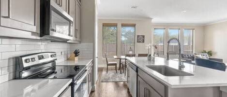 House | 5 bedrooms, Internet