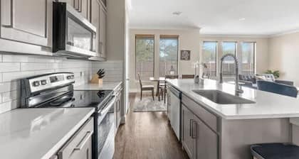 Trinity Groves Retreat Large Modern 5 BR Home