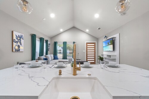 Emerald Indigo House Pet Friendly