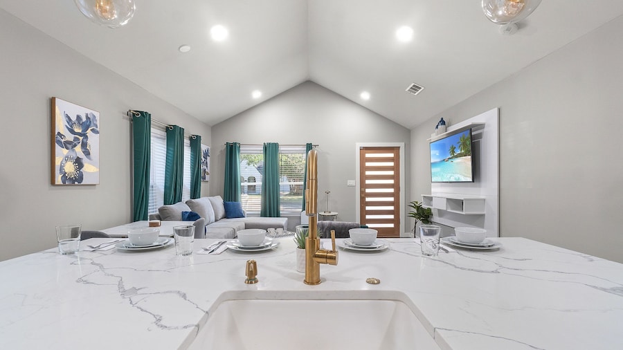 Emerald Indigo House Pet Friendly