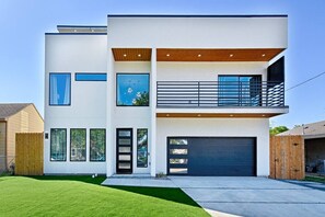 House, Accessible | 5 bedrooms, Internet - Modern 5 BD 5 BR With Pool Downtown Views (Dallas)