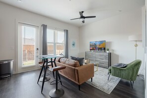 Apartment | 1 bedroom, Internet - Med Jet Ease 1BR Private Backyard DAL Utsw (Dallas)
