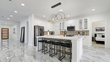 House | 6 bedrooms, Internet