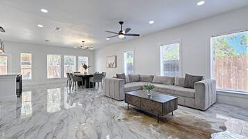 House | 6 bedrooms, Internet