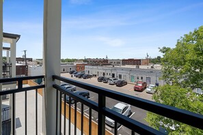 House | 2 bedrooms, Internet - Modern Townhome Rooftop Backyard Garage (Dallas)
