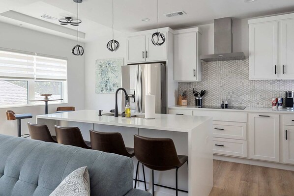 Apartment | 4 bedrooms, Internet - Modern Urban Getaway Rooftop Backyard (Dallas)