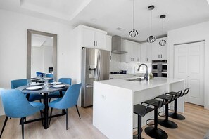 Apartment | 4 bedrooms, Internet - Modern Urban Getaway Rooftop Backyard (Dallas)