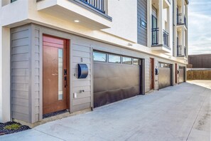 Apartment | 4 bedrooms, Internet - Modern Urban Getaway Rooftop Backyard (Dallas)