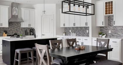 Urban Retreat With Pool Near Downtown Dallas