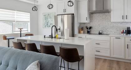 Modern Townhome Rooftop Backyard Garage 2