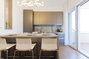 Kühlschrank, Ofen, Herdplatte, Geschirrspüler