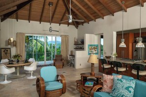 TV - Ciboney - Beachfront, with private pool, A/C, Family Friendly! (St John)