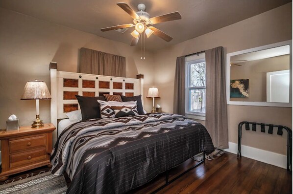 2 bedrooms, iron/ironing board, WiFi, bed sheets