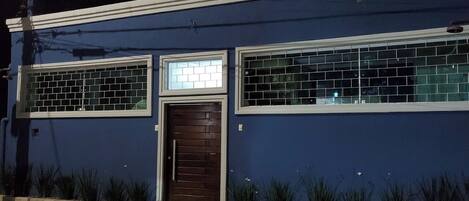 Façana frontal de l'allotjament