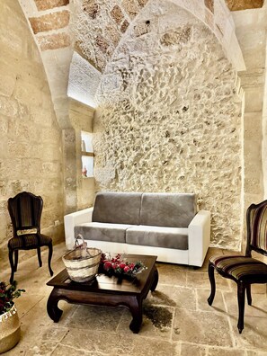 Deluxe Suite | Living area