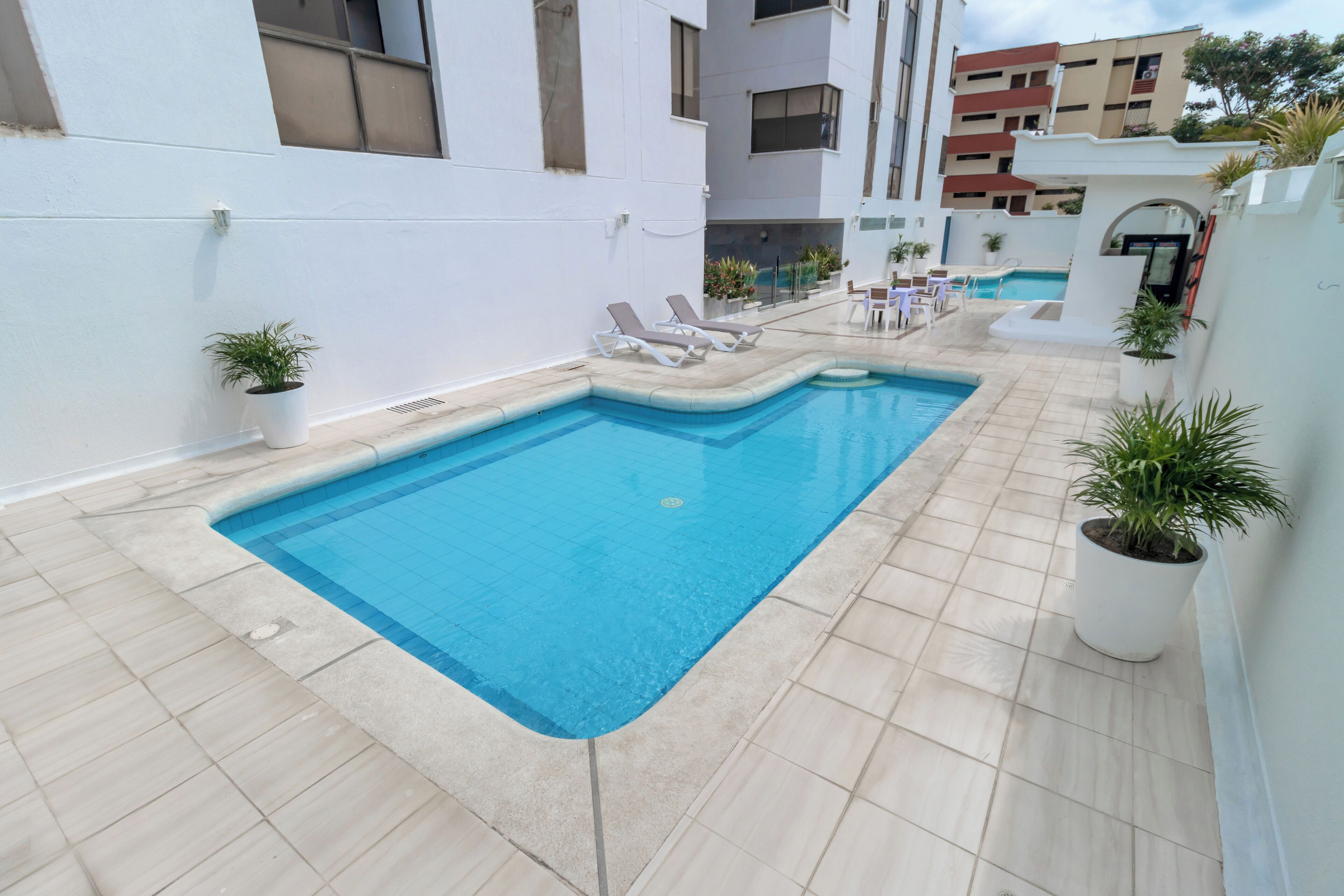 2 piscinas al aire libre