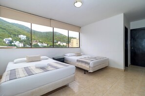 書桌、筆電工作空間、免費無線上網、床單