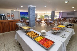 Her gün ücretsiz İngiliz tipi kahvaltı