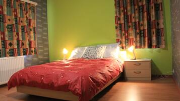 3 bedrooms, desk, iron/ironing board, free WiFi