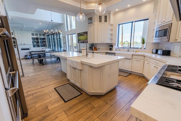 Refrigerador, microondas, horno, placa de cocina