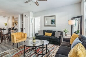 TV, fireplace