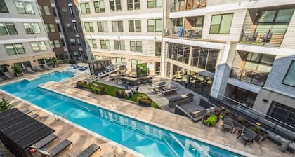 Walk to Braves, King bed, Mercedes Benz Stadium