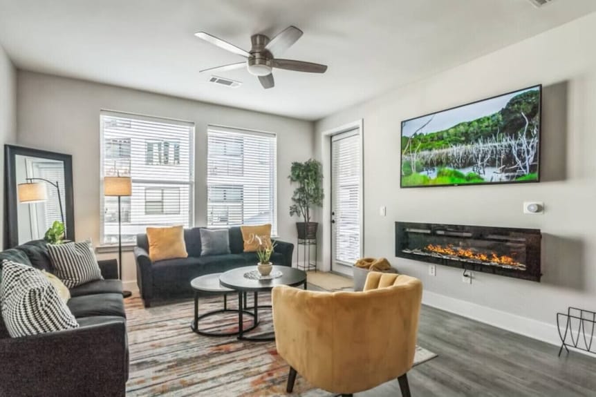 Walk To Braves, King Bed, Mercedes Benz Stadium, Pool View, Sleeps 6 - Buckhead, GA