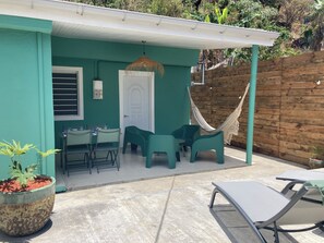 Outdoor dining - Les Abymes House - Beach at 50m (Le Prêcheur)