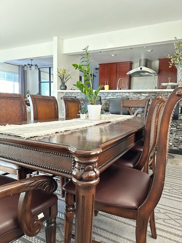 Tranquil Escape: 4-Bedroom Home with Modern Amenities and pool