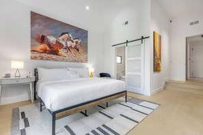 4 habitaciones, decoración personalizada y muebles diferentes