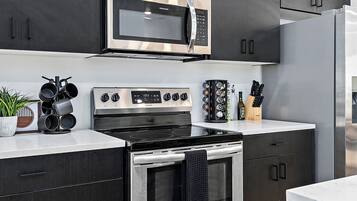 Micro-ondas, fogão, cooktop, lava-louças