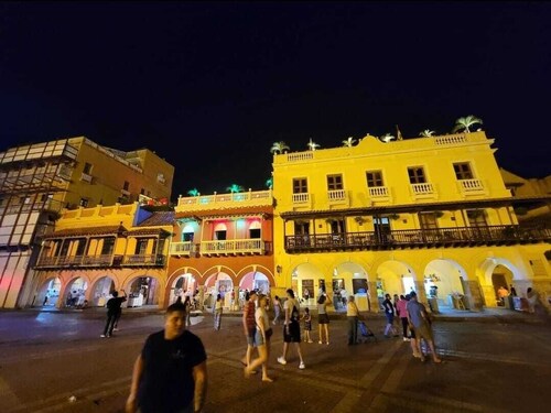 Beautiful, private villa close to everything!