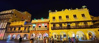 Beautiful, private villa close to everything!