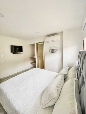 5 bedrooms, iron/ironing board, WiFi, bed sheets - Beautiful, private villa close to everything! (Cartagena de Indias)