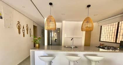 Beautiful, private villa close to everything!