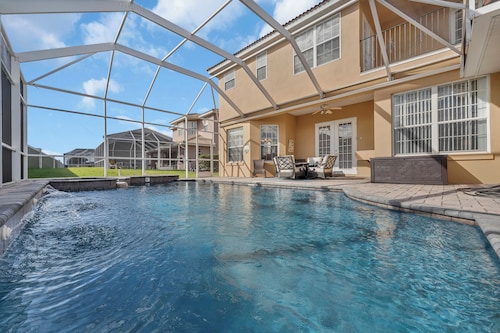 Spacious 5-bedroom villa near Disney, South Facing Pool!
