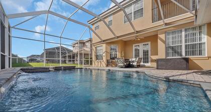 Spacious 5-bedroom villa near Disney, South Facing Pool!
