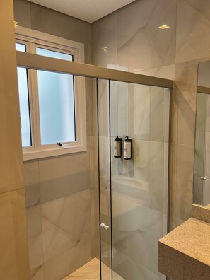 Standard Double Room | Bathroom | Free toiletries, towels, soap, shampoo - Bah Hotel (Bage)