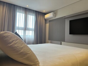 Standard Double Room | Laptop workspace, soundproofing, free WiFi - Bah Hotel (Bage)